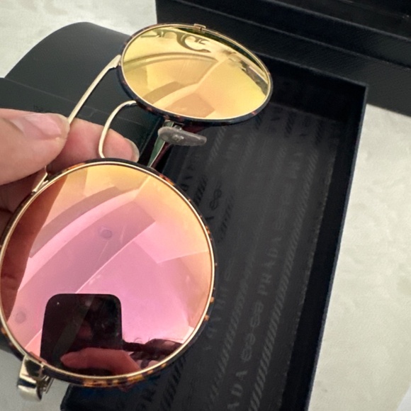 Prada sunglasses - Picture 4 of 4
